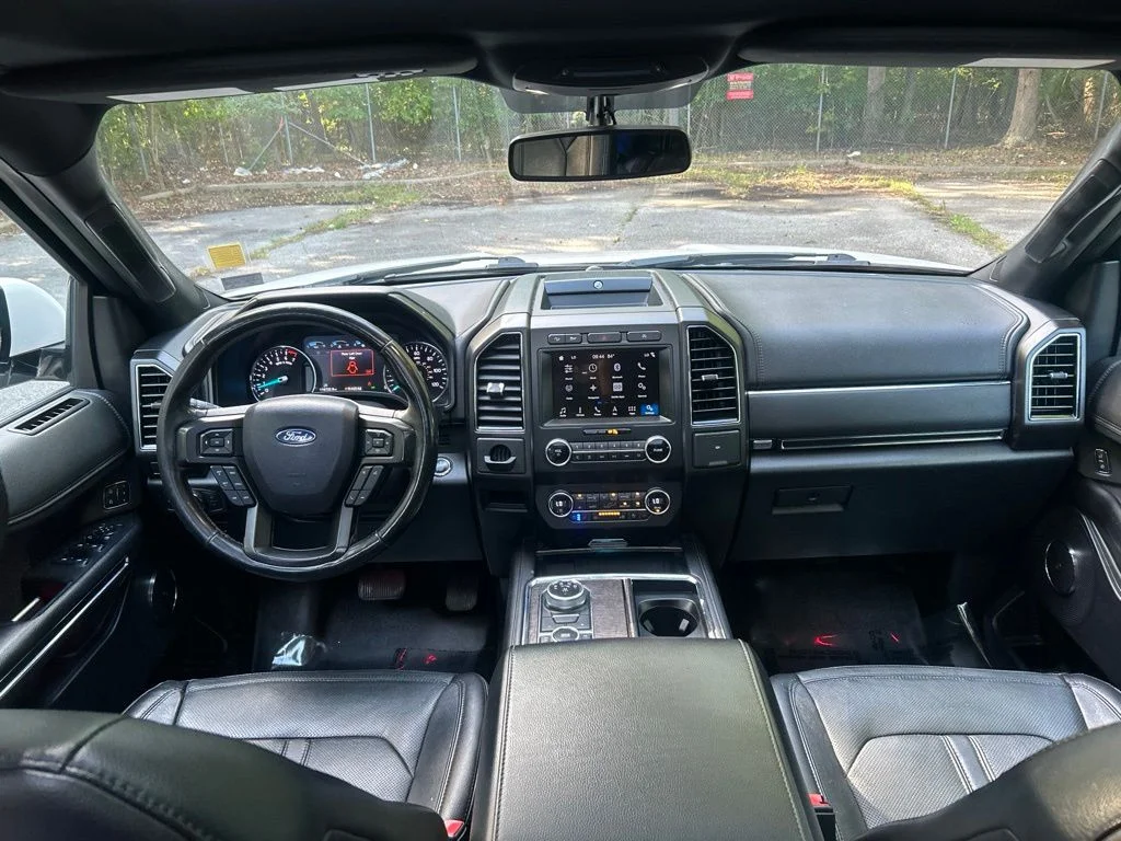 Used 2019  Ford Limited image 30