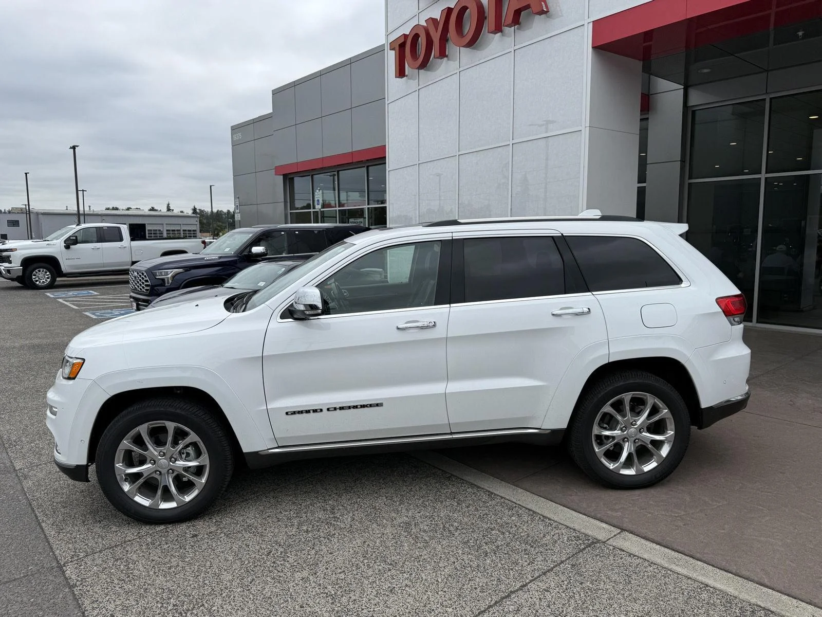 Used 2020 Bright White Clearcoat Jeep Summit image 3