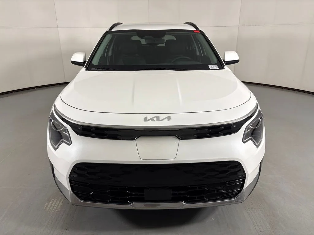 New 2026 Snow White Pearl Kia WIND image 3