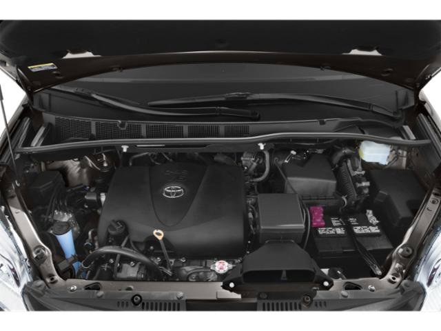 Used 2018  Toyota L image 13