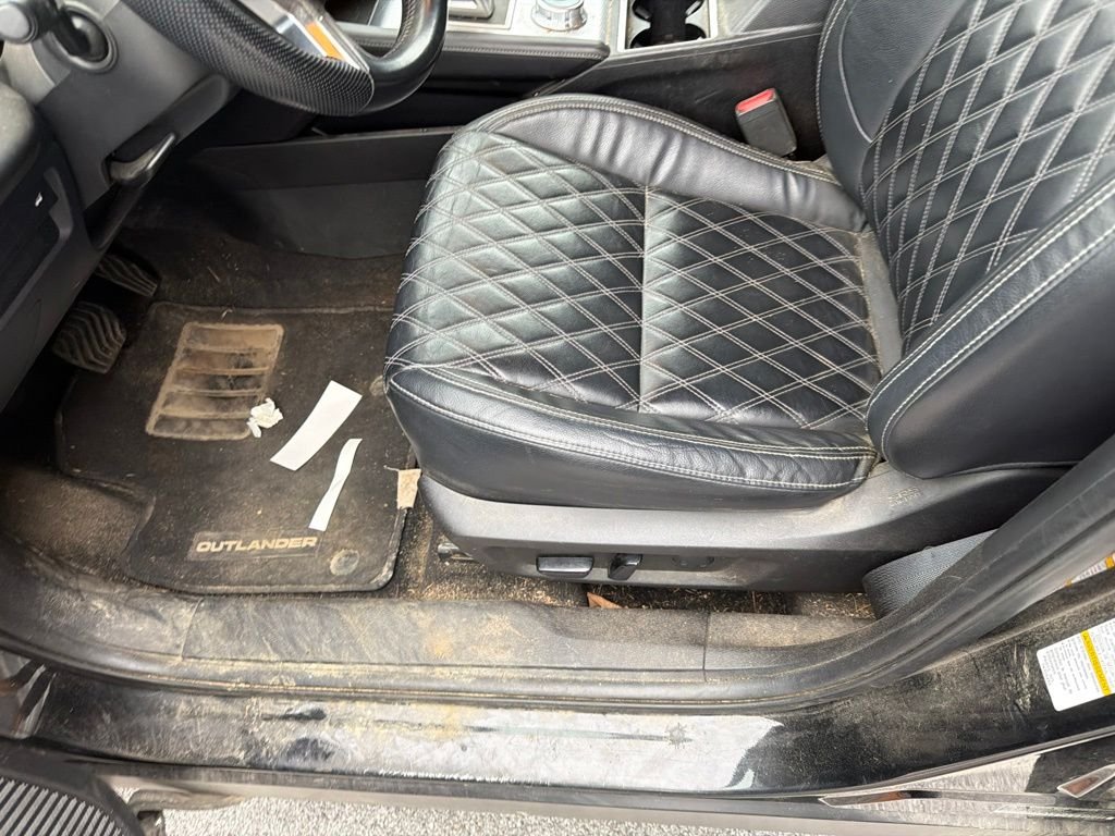 Used 2022 Black Mitsubishi SEL image 11