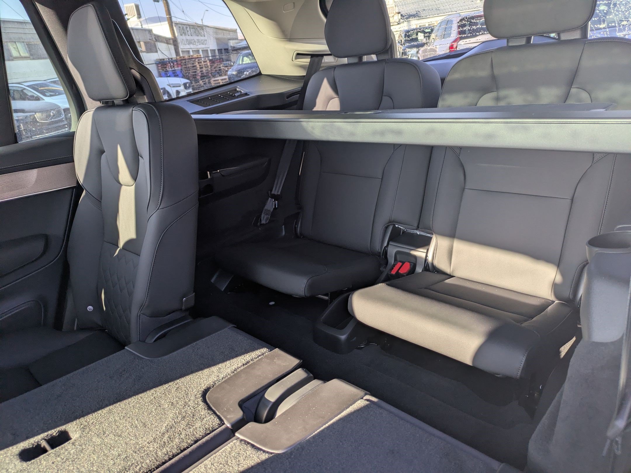 2026 Volvo XC90 Plus - Photo 17