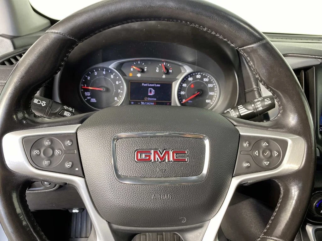 Used 2022 Silver GMC SLT image 15