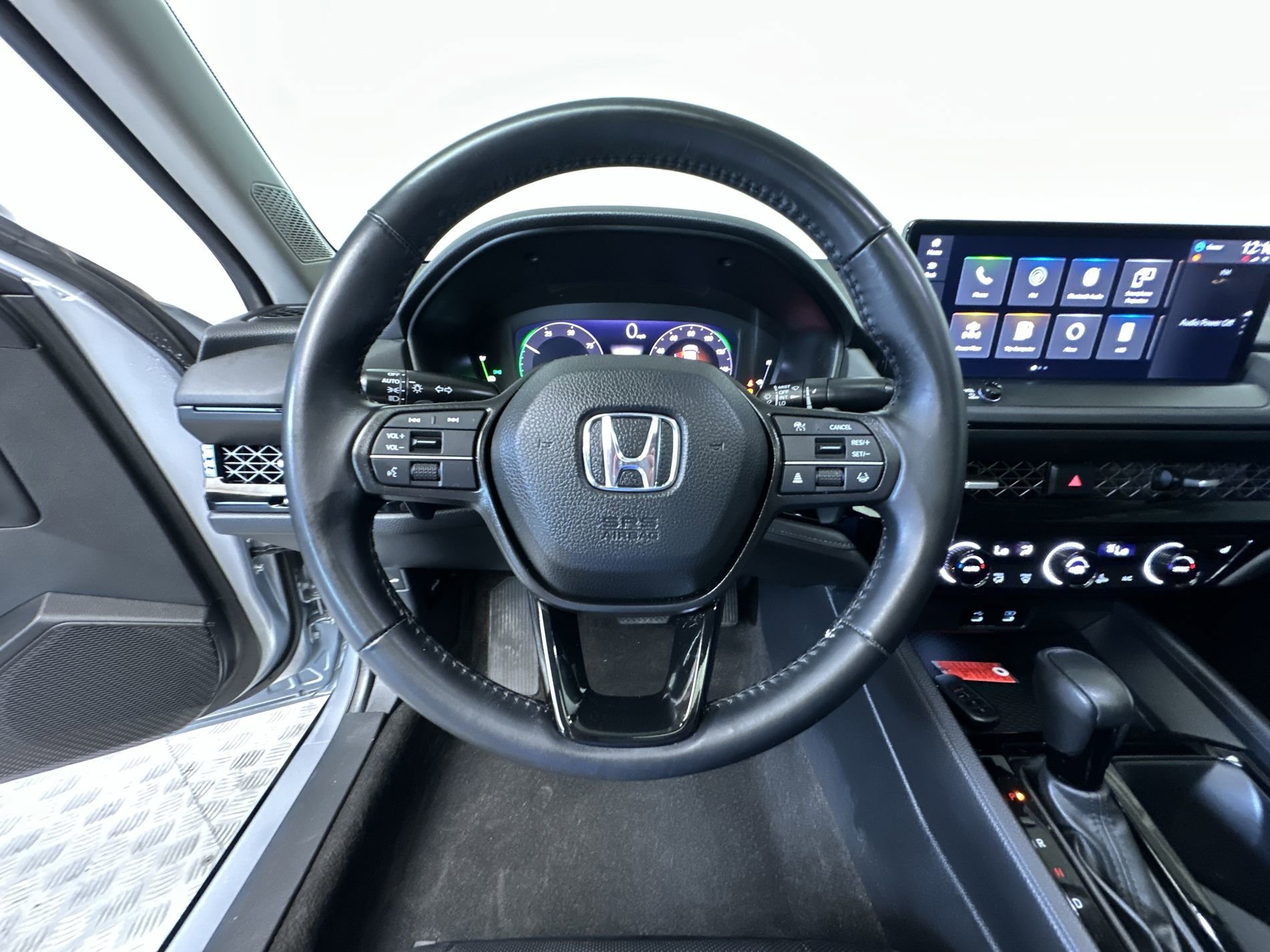 Used 2024 Solar Silver Metallic Honda EX-L image 16