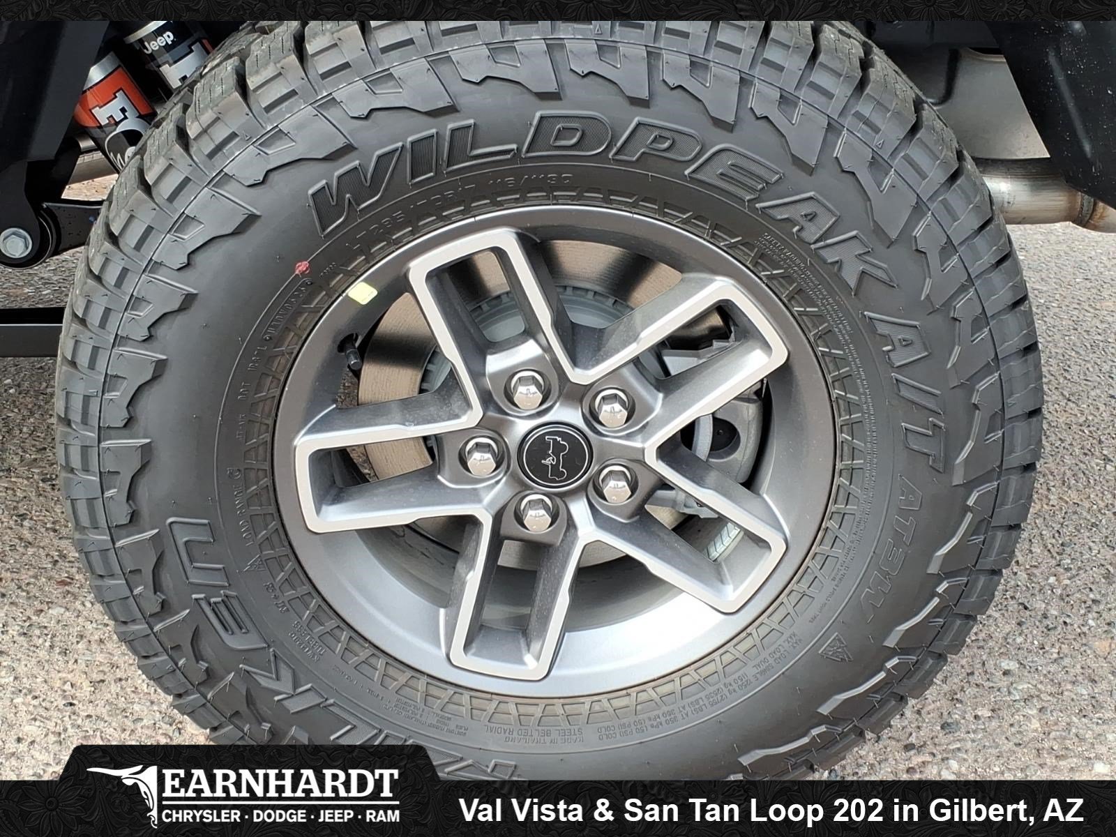 New 2026 Anvil Clear-Coat Exterior Paint Jeep Mojave X image 5