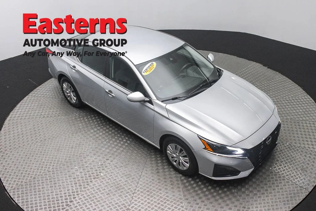 Used 2023 Silver Nissan 2.5 S image 3
