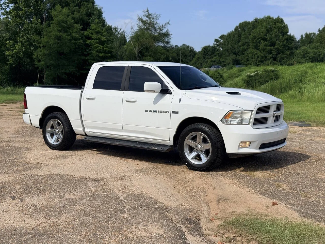 Used 2012 White RAM Sport 4x4 4dr Crew Cab 5.5 ft. SB Pickup image 7