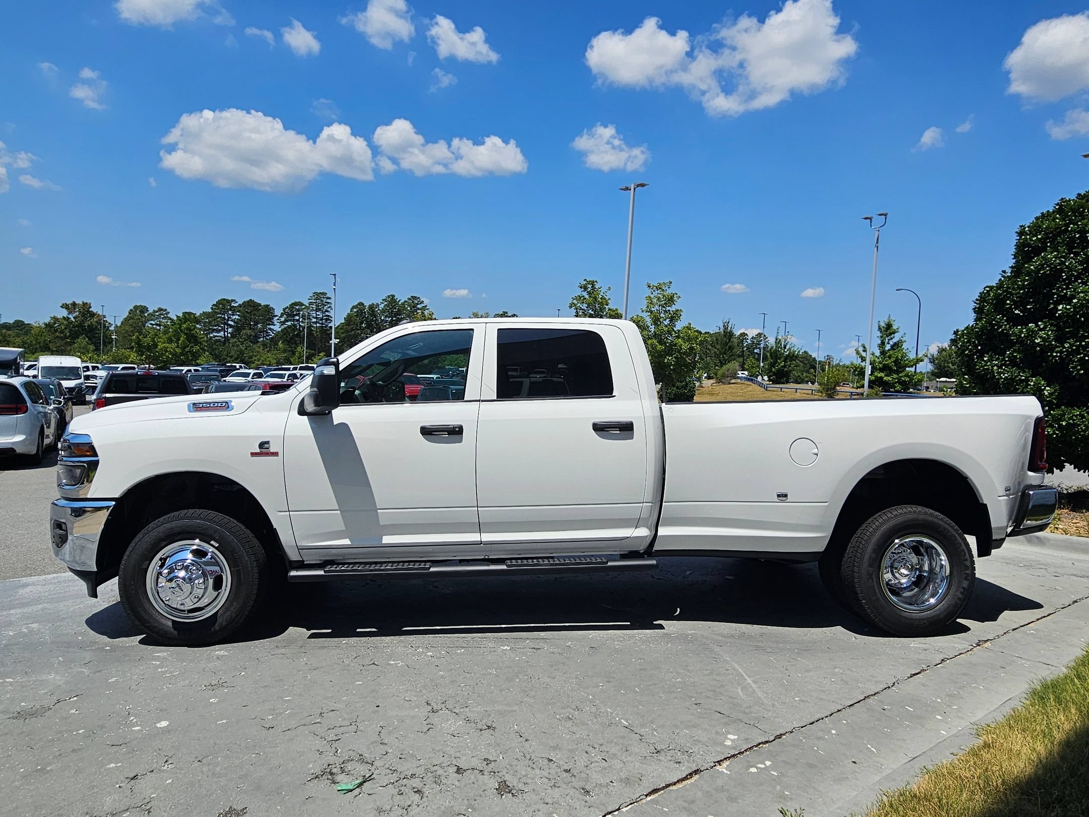 New 2026 Bright White Clear-Coat Exterior Paint RAM Tradesman image 4