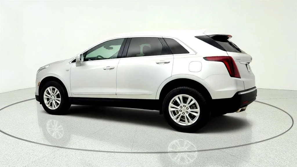 Used 2020 Radiant Silver Metallic Cadillac FWD 4dr Luxury image 7