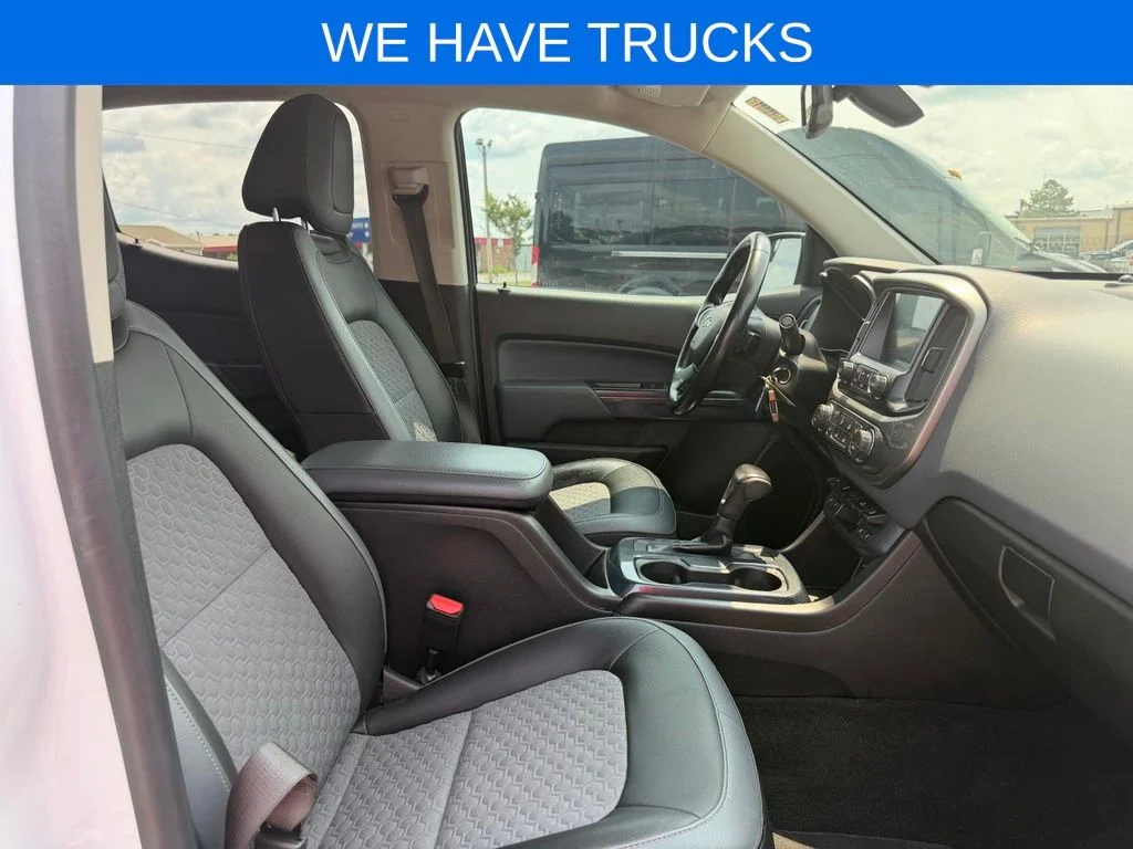 Used 2017 White Chevrolet Z71 image 32