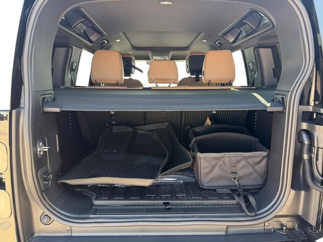 New 2026 Santorini Black Land Rover S image 18
