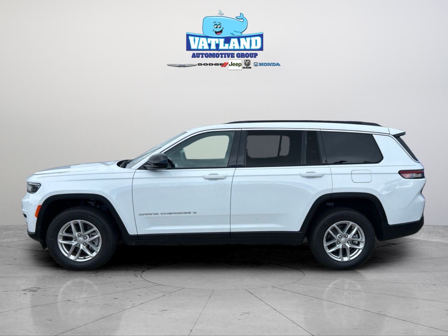 New 2026 Bright White Clear-Coat Exterior Paint Jeep Laredo image 2