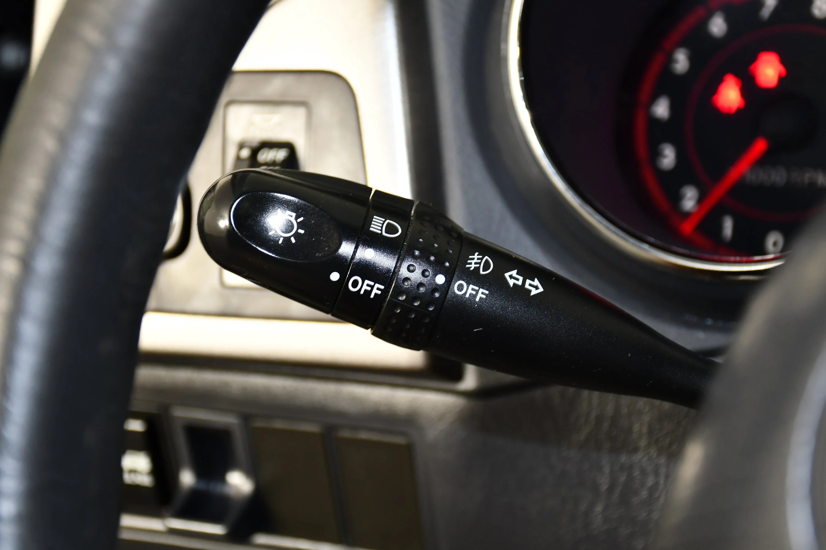 Used 2005 Abyss Black Pontiac Base image 20