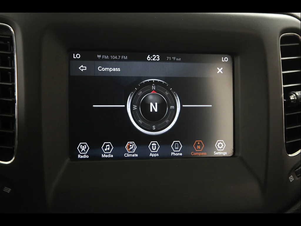Used 2019 Olive Green Pearl Coat Jeep Latitude image 13