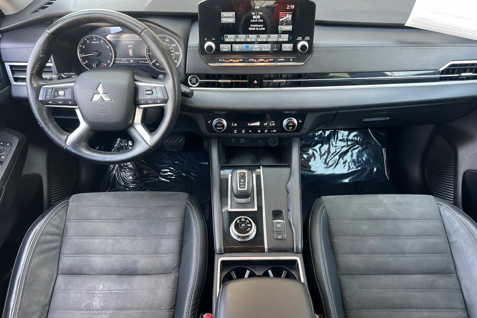 Used 2022 Black Mitsubishi SE Launch Edition image 10
