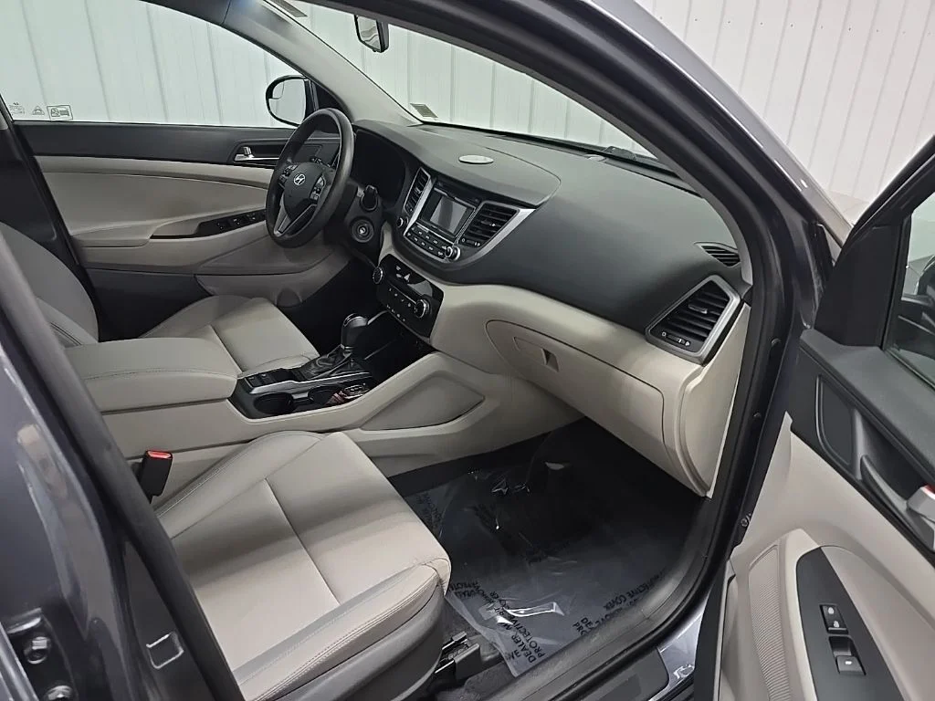 Used 2018 Gray Hyundai SE image 15