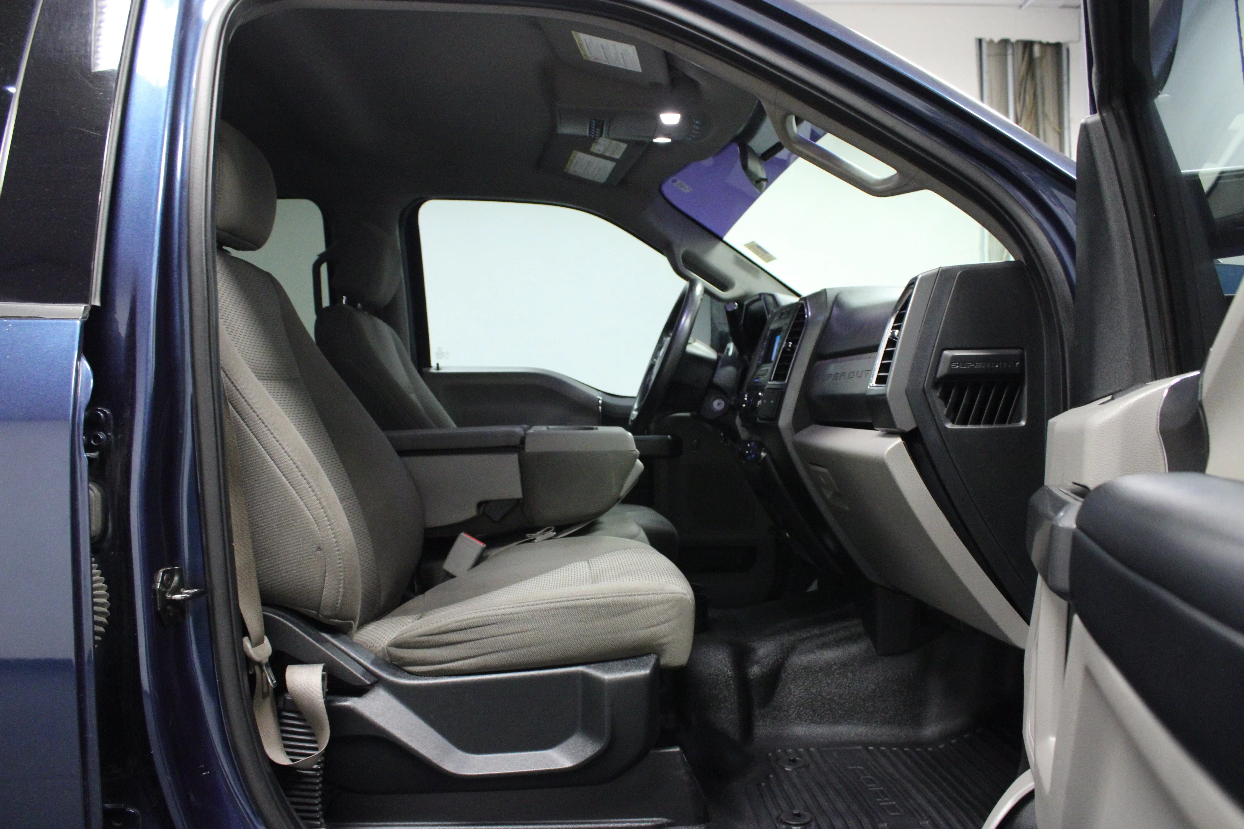 Used 2017 Blue Jeans Metallic Ford XLT image 15