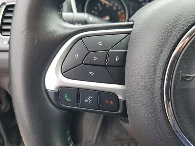 Used 2018 Diamond Black C Jeep Altitude image 11
