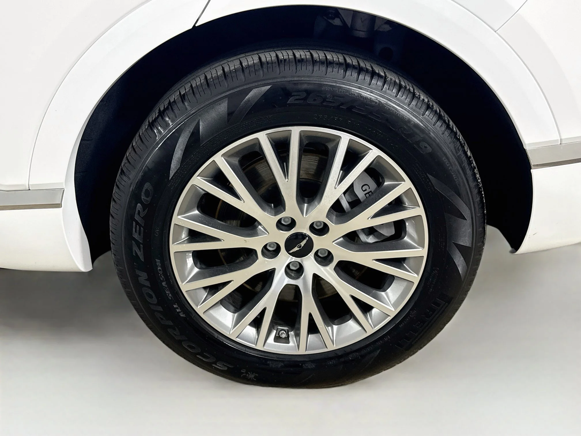 Used 2025 White Genesis 2.5T Standard image 32