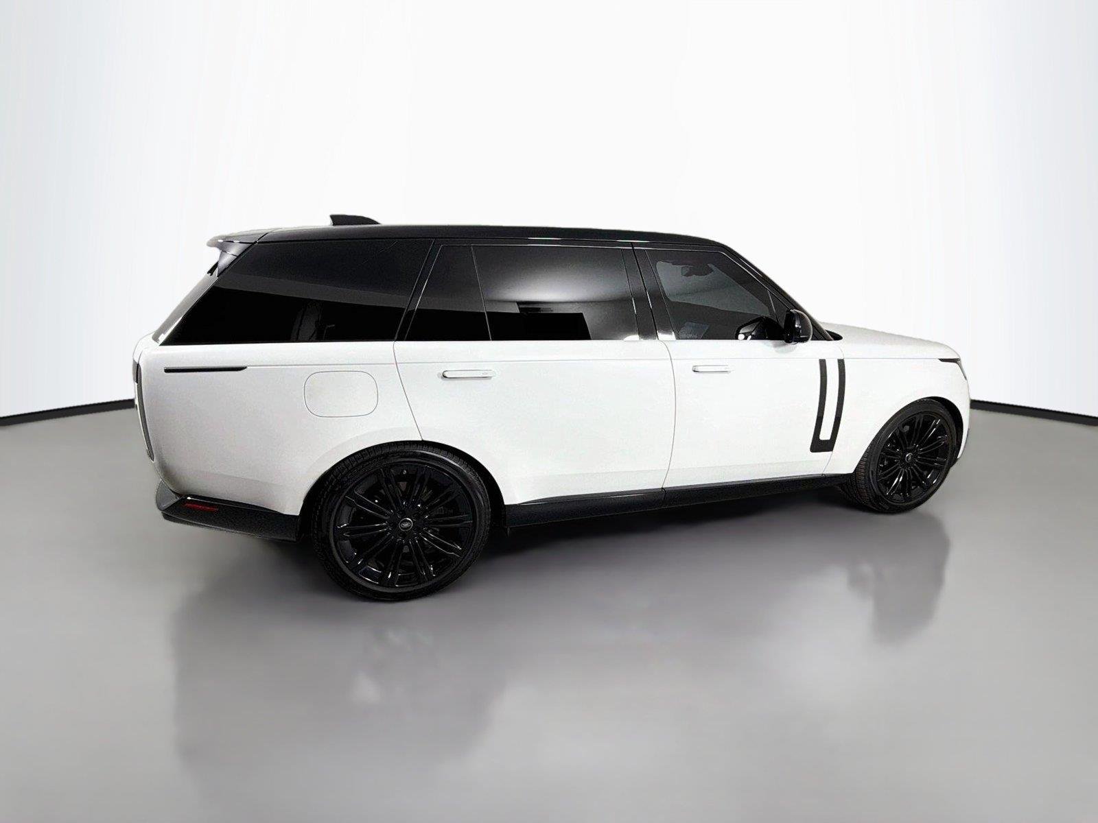 Certified Used 2022 Fuji White Land Rover P530 SE LWB 7 SEATS V8 image 4