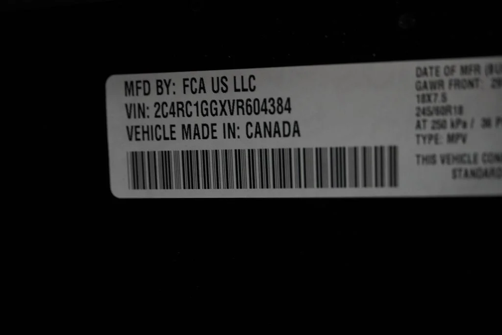 New 2027 Diamond Black Crystal Pearl-Coat Paint Chrysler Limited image 39