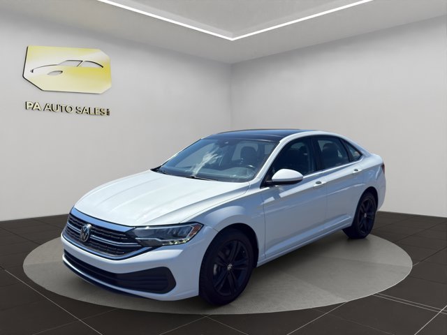 Used 2024 White Volkswagen SE image 3
