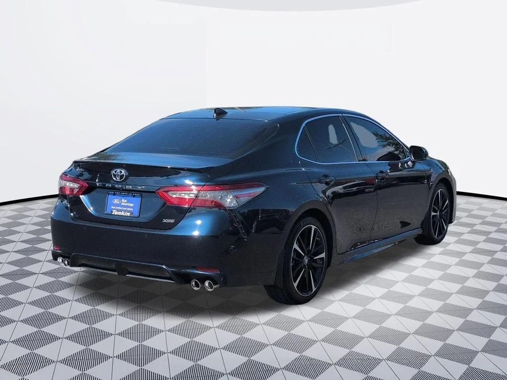 Used 2018 Aqua Toyota XSE V6 image 5