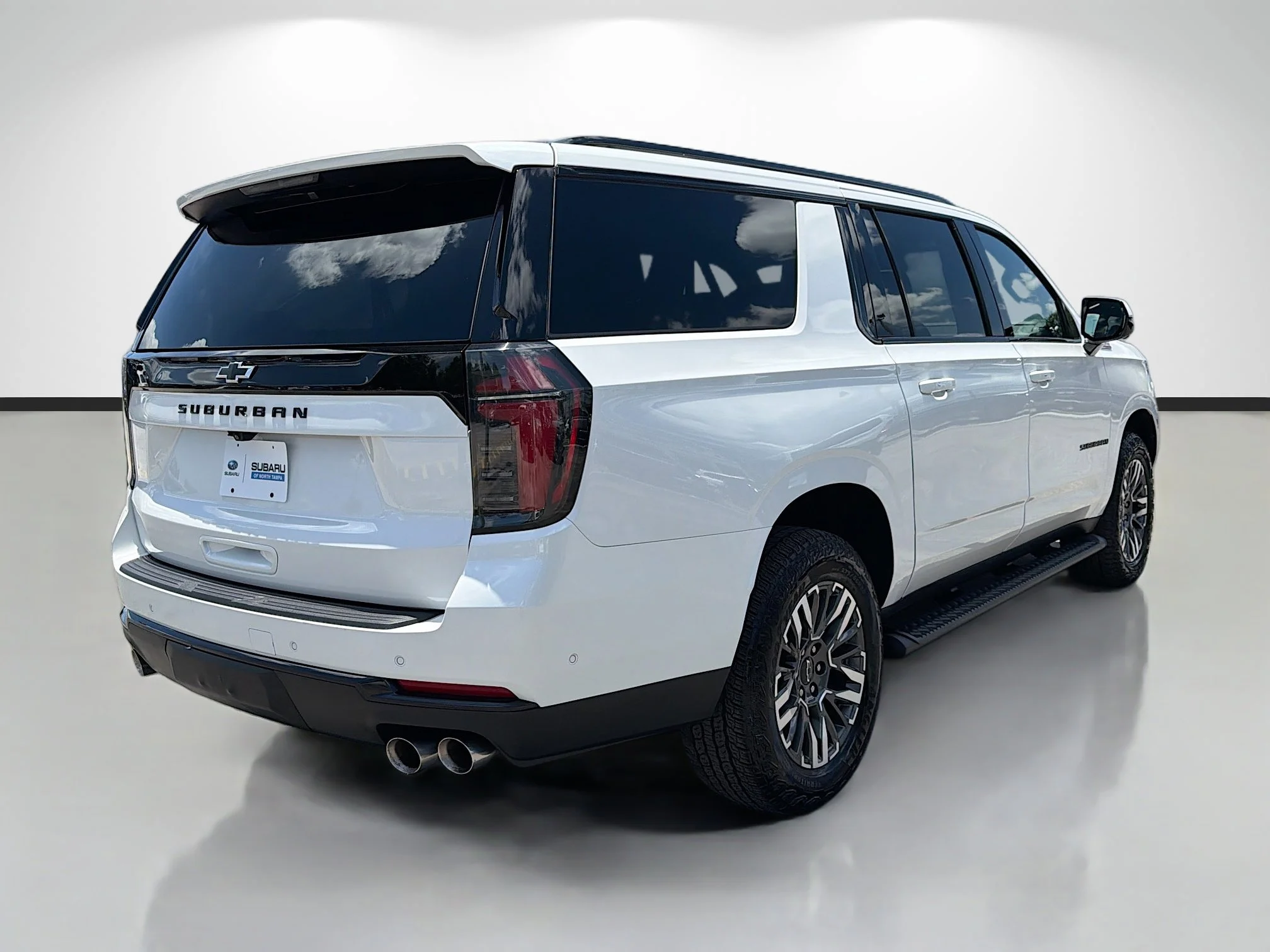 Used 2025 Iridescent Pearl Tricoat Chevrolet Z71 image 3