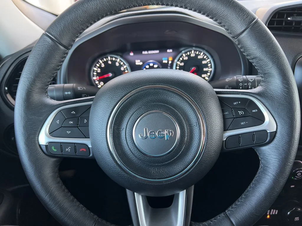 Used 2023 White Jeep Altitude image 49