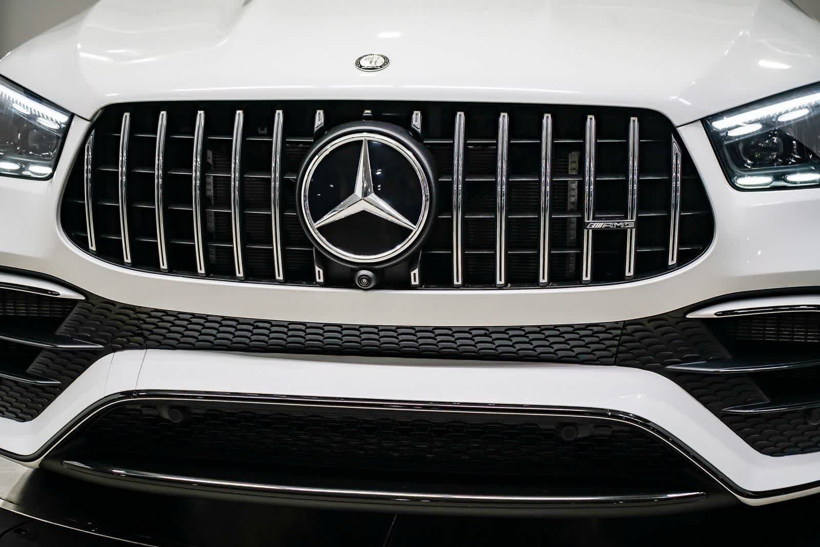 New 2026 MANUFAKTUR Moonlight White Metallic Mercedes-Benz AMG® GLE 63 S image 8