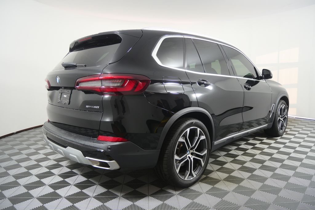 Used 2023 Jet Black BMW sDrive40i image 3