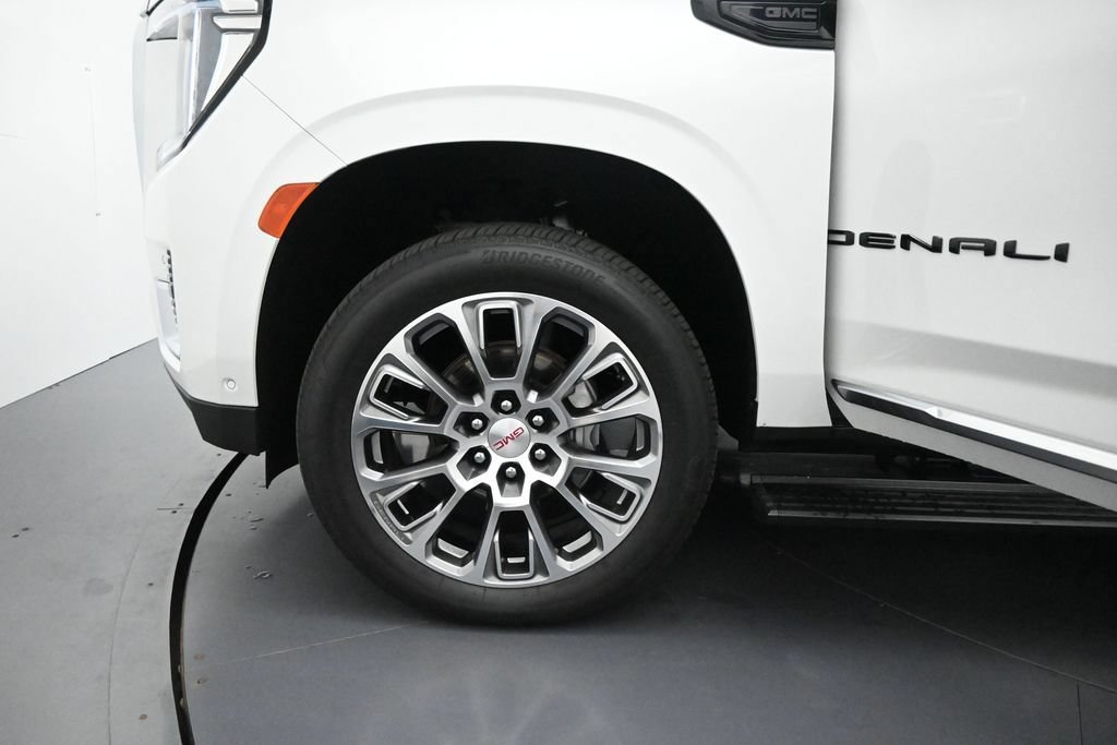 Used 2023 White Frost Tricoat GMC Denali image 6