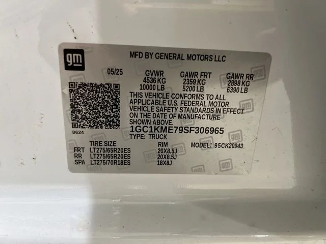 Used 2025 Summit White Chevrolet Custom image 29