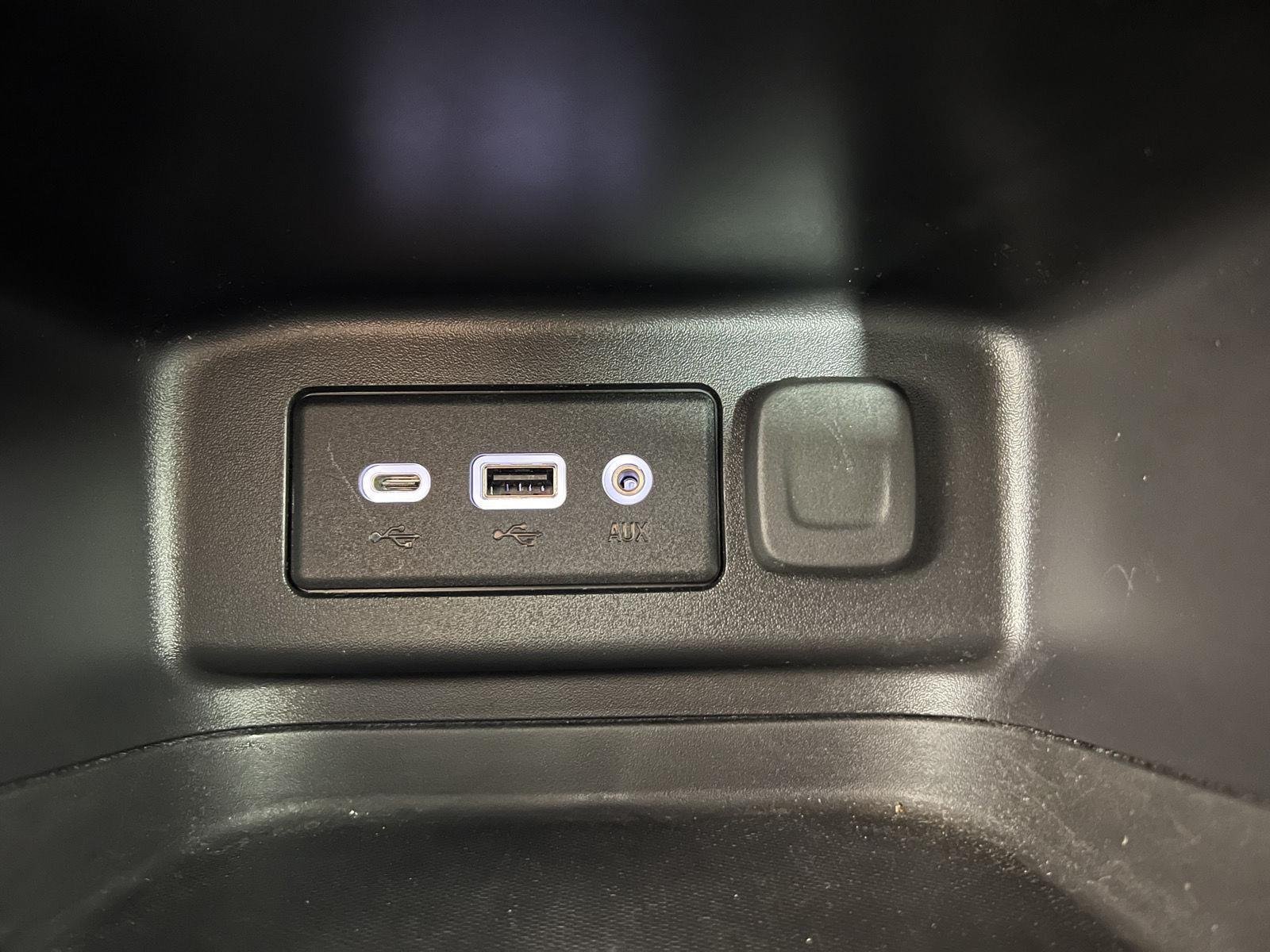 Used 2022 Summit White Chevrolet LS image 15