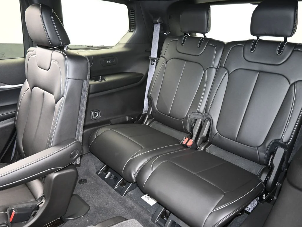 Used 2025 Bright White Clearcoat Jeep Limited image 28