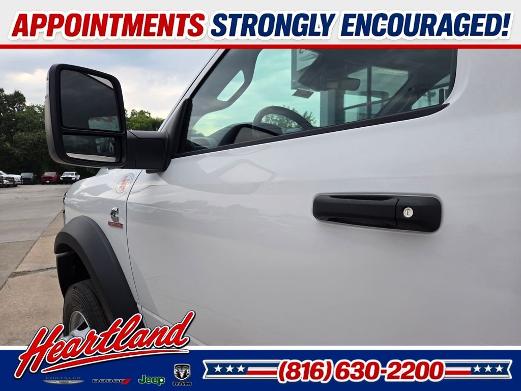 New 2026 Bright White Clearcoat RAM Tradesman image 32