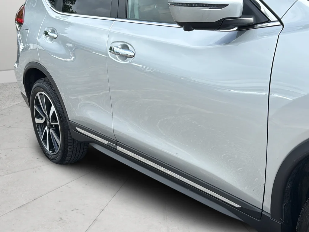 Used 2017 Silver Nissan SL image 26