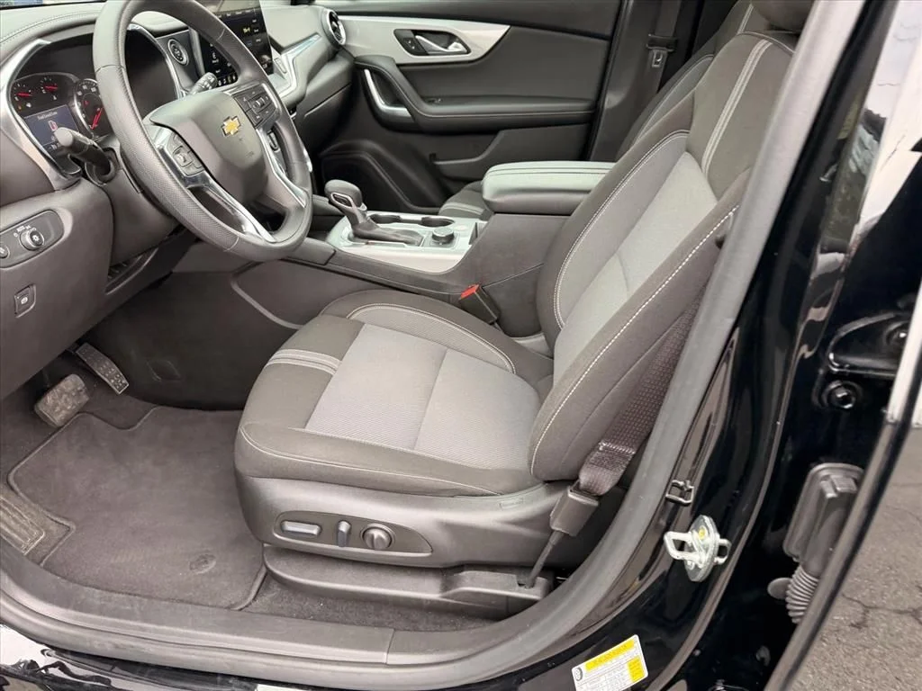 Used 2025 Black Chevrolet LT image 8