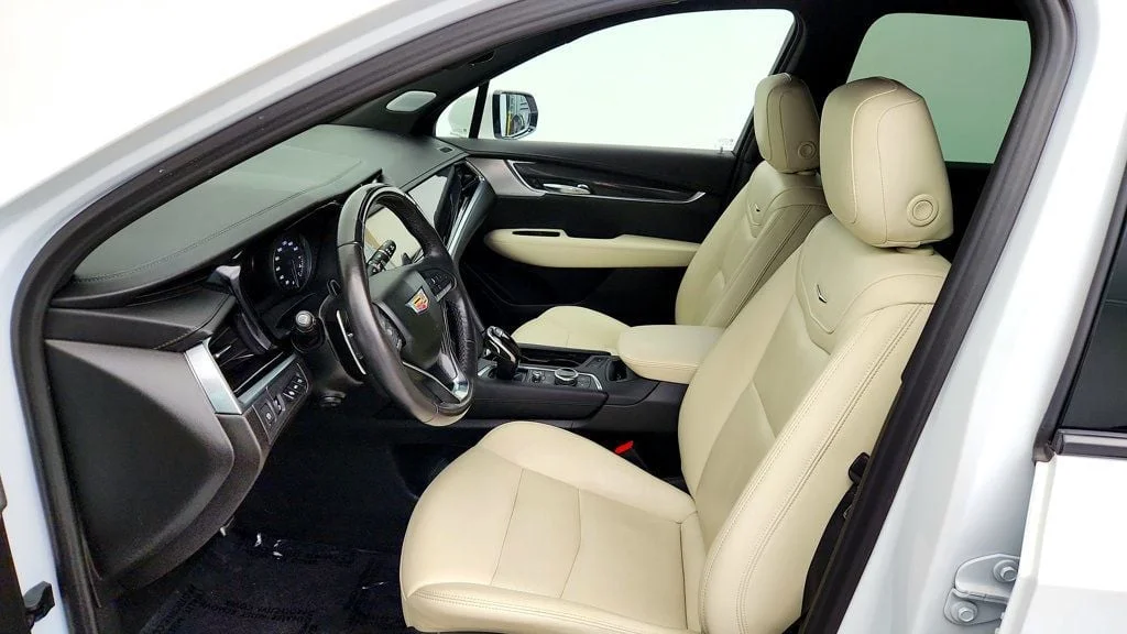 Used 2024 Crystal White Tricoat Cadillac AWD 4dr Sport w/ Super Cruise & Technology Pkg image 21