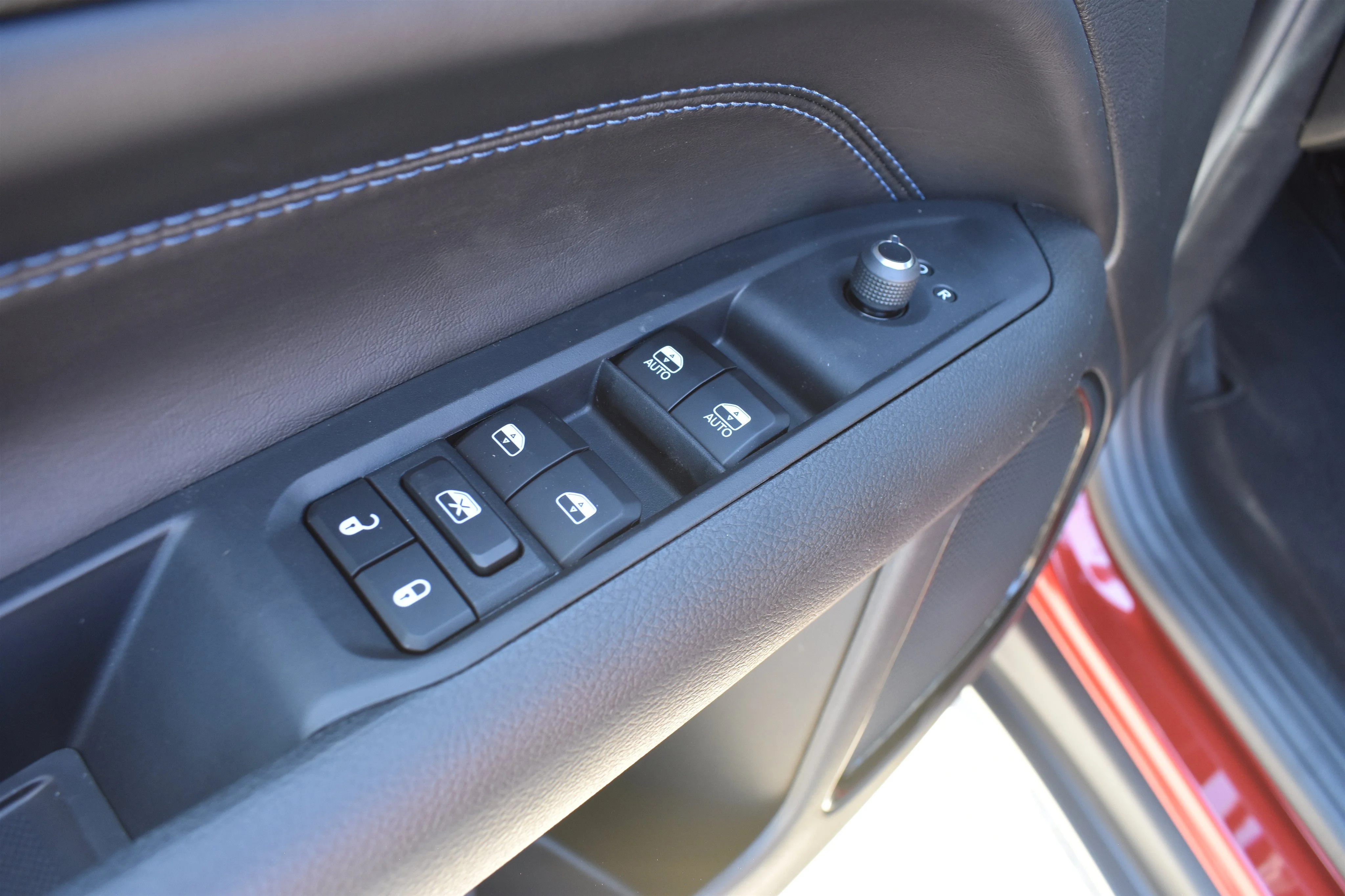 New 2026 Red Hot Pearlcoat Jeep Latitude Altitude image 12
