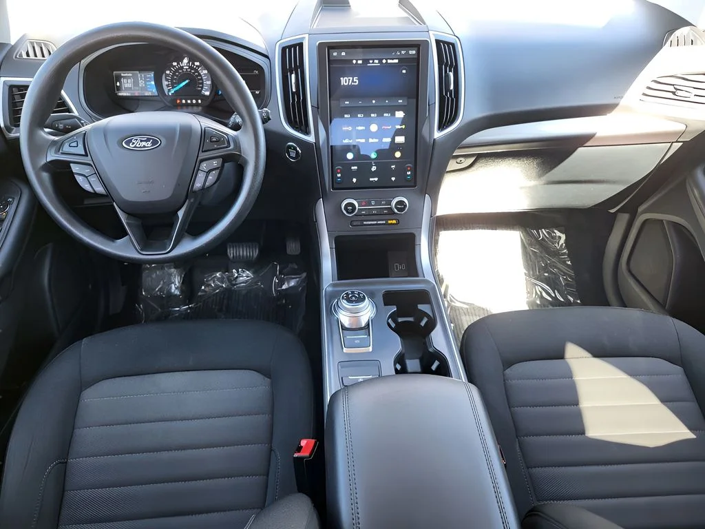 Used 2022 Oxford White Ford SE image 12