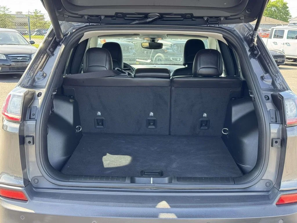 Used 2020 Gray Jeep Latitude Plus image 29