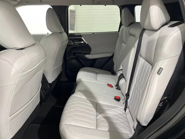 2025 Mitsubishi Outlander SEL Platinum Edition - Photo 21