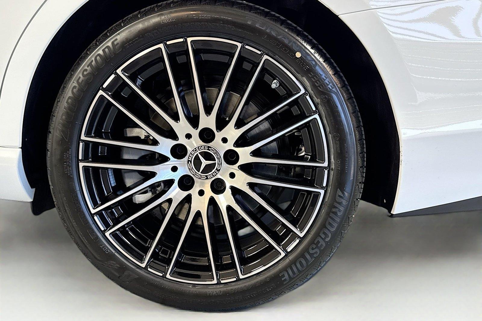 New 2026 Polar White Mercedes-Benz C 300 image 29