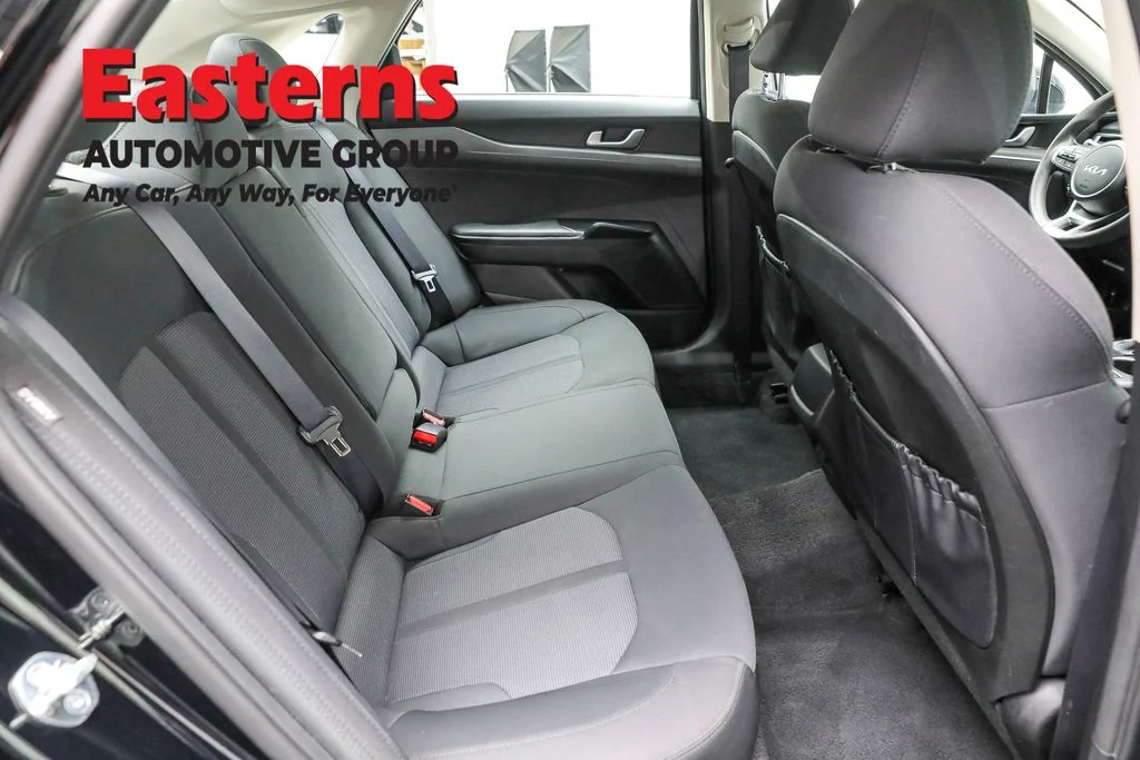 Used 2023 Black Kia LXS image 22