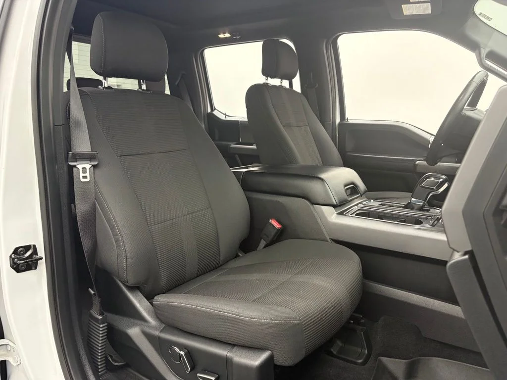 Used 2016 Oxford White Ford XLT image 30