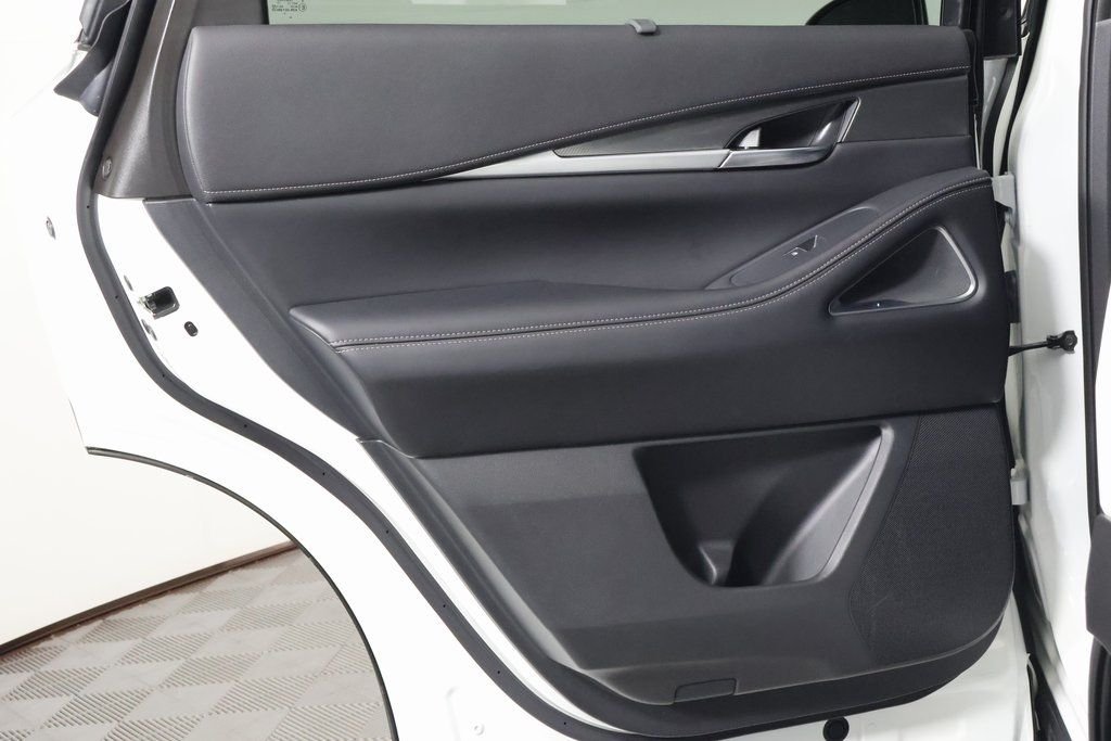 Used 2025 Majestic INFINITI LUXE image 14