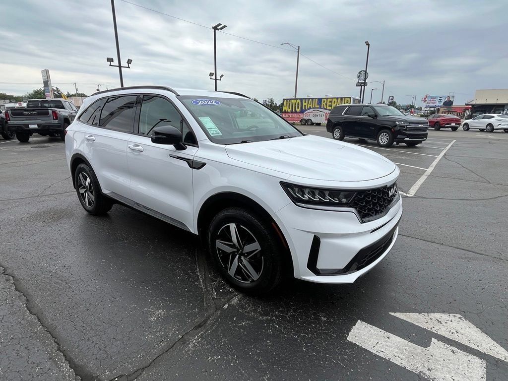 Used 2022 White Kia S image 11