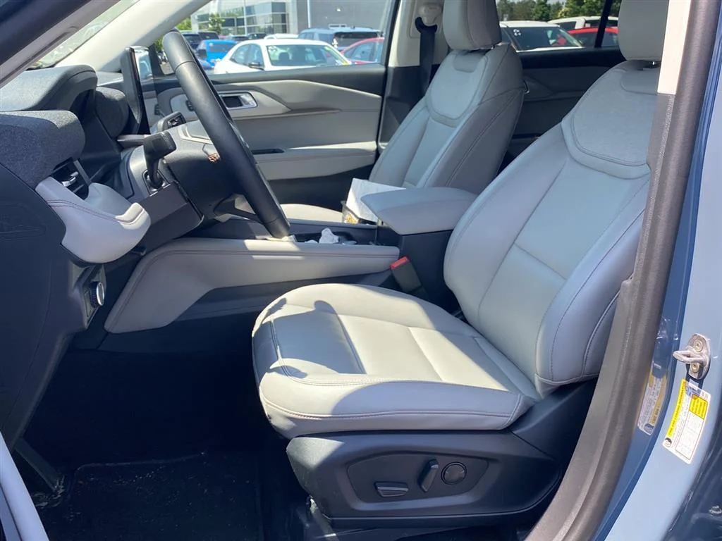 Used 2026 Vapor Blue Ford Active w/200A Pkg image 2