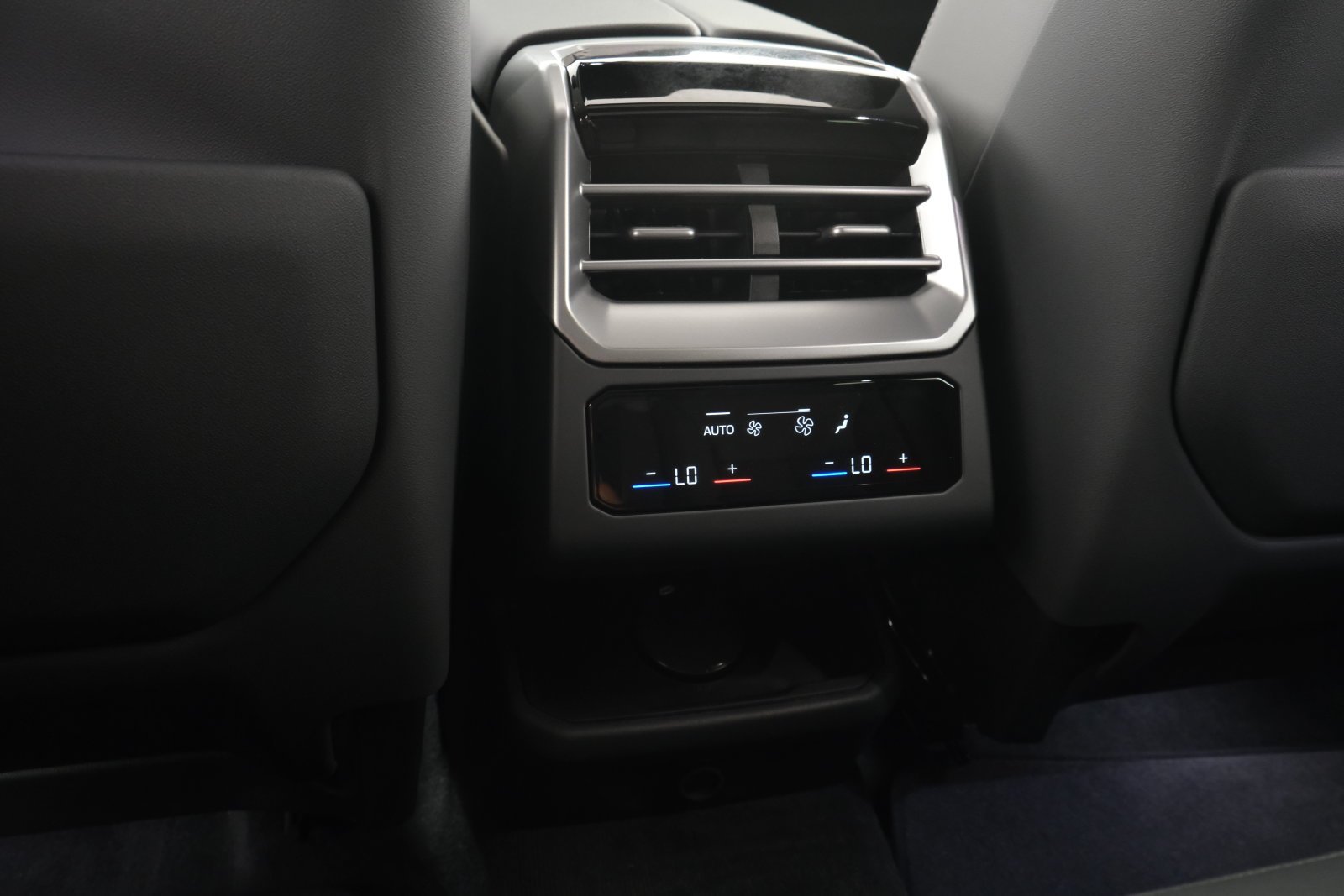 New 2027 Dravit Grey Metallic BMW  image 37